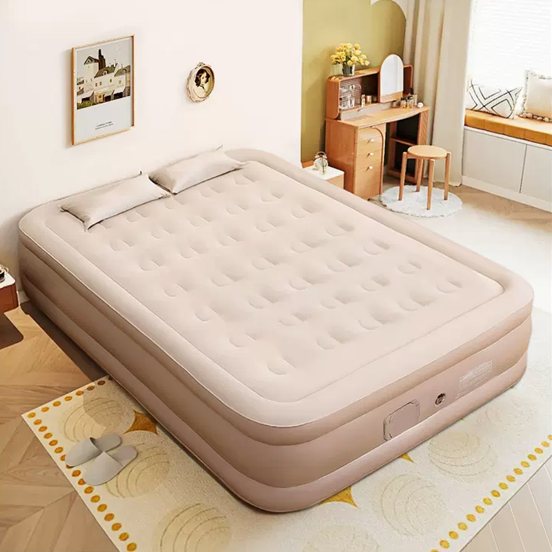 Outdoor Furniture European - ポンプ内蔵クイーンエアマットレス アップグレードされたブローアップマットレス 高級植毛トップエアベッド キャンプゲスト用インフレータブルマットレス